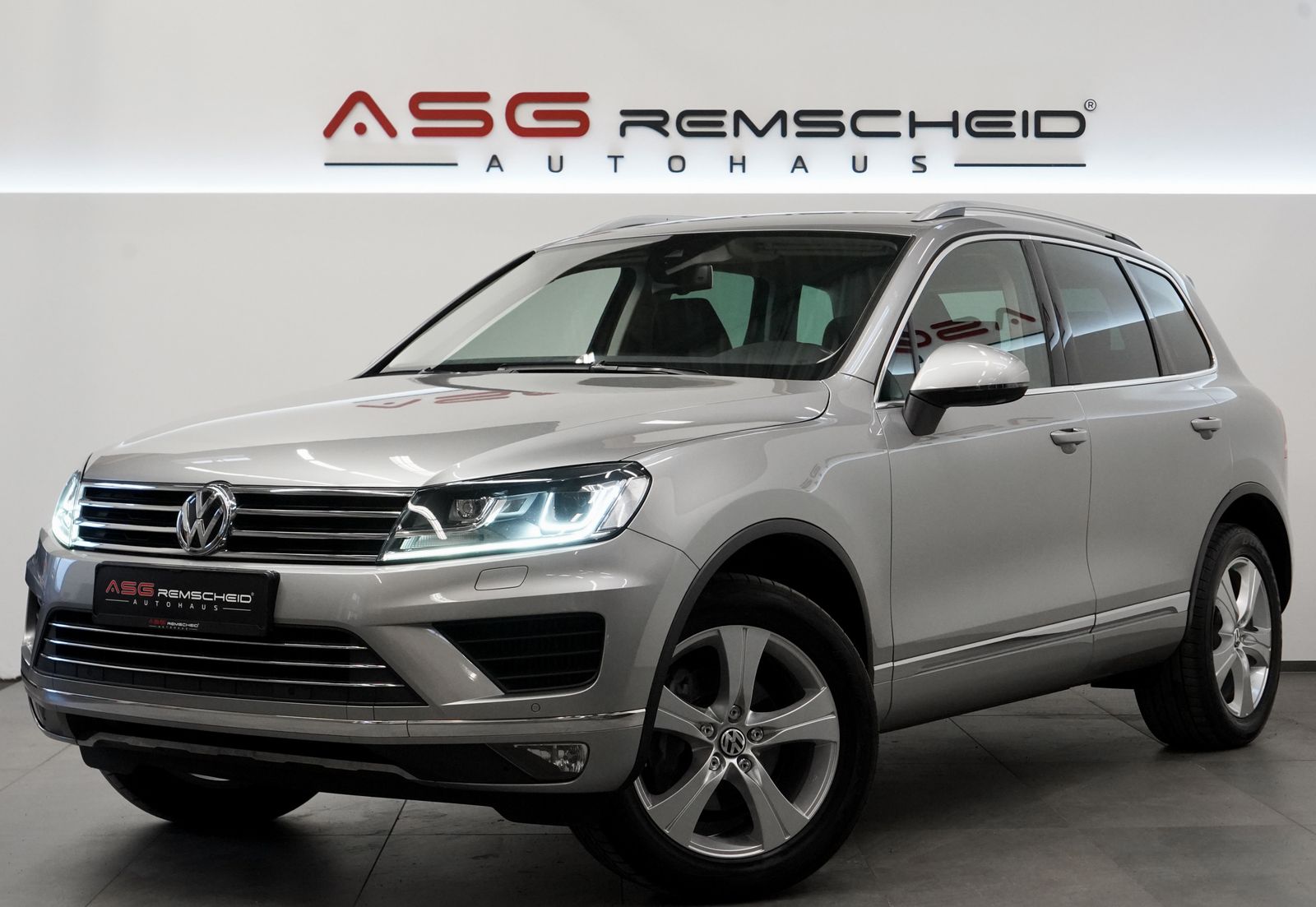 Volkswagen Touareg - 1