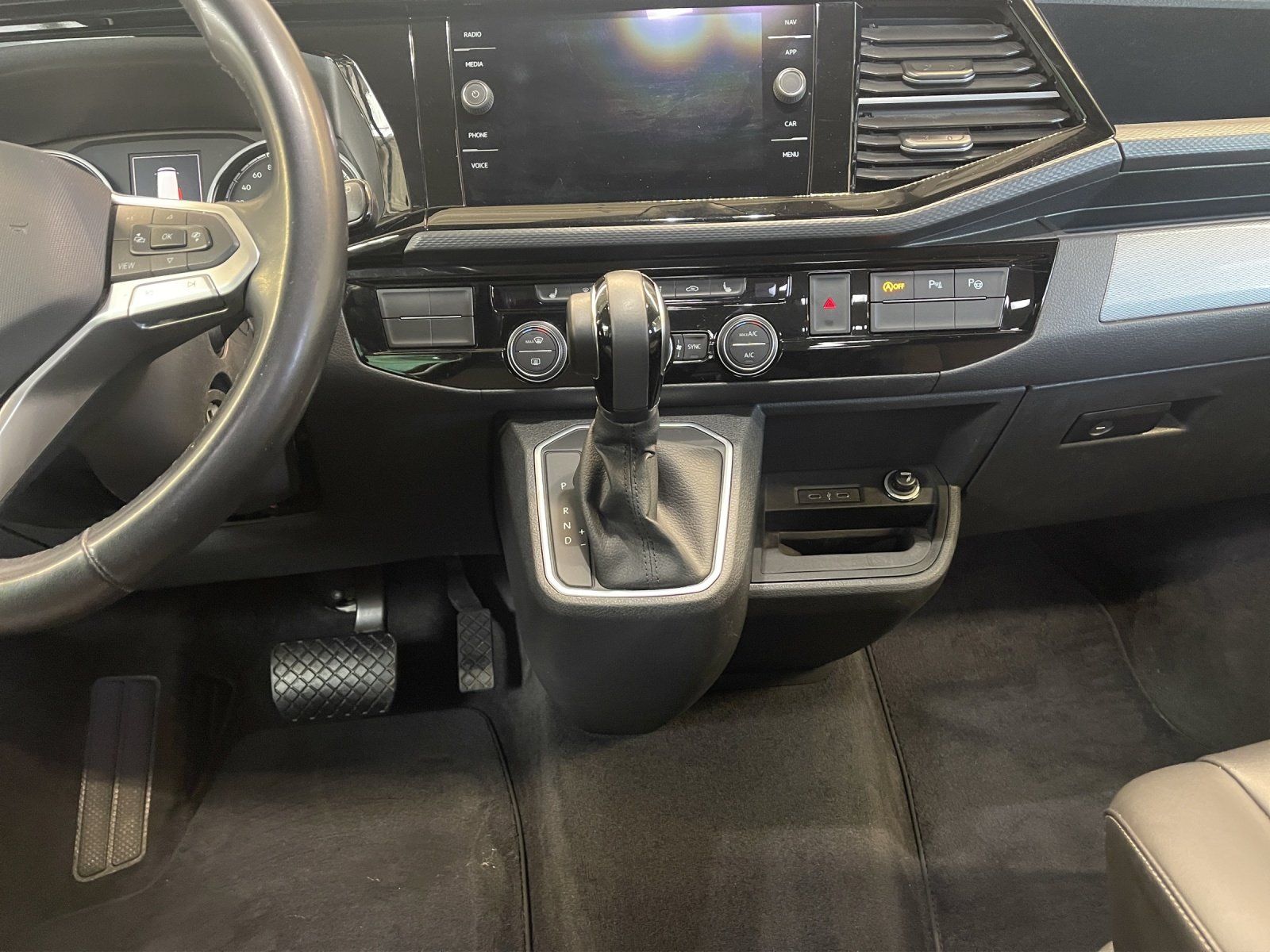 Volkswagen T6.1 Multivan 2.0 TDI FWD Generation Six foto 14