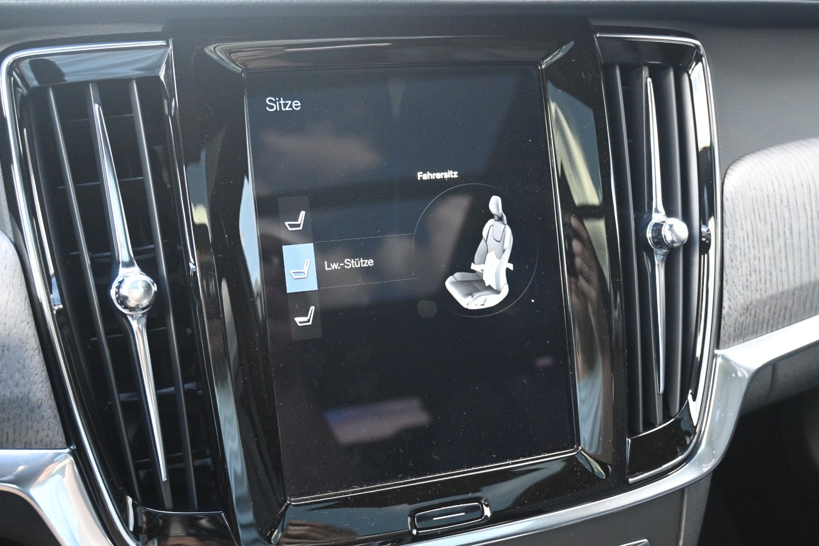 Fahrzeugabbildung Volvo V90 T8 AWD Recharge Inscription*PANO*360*H&K*HUD
