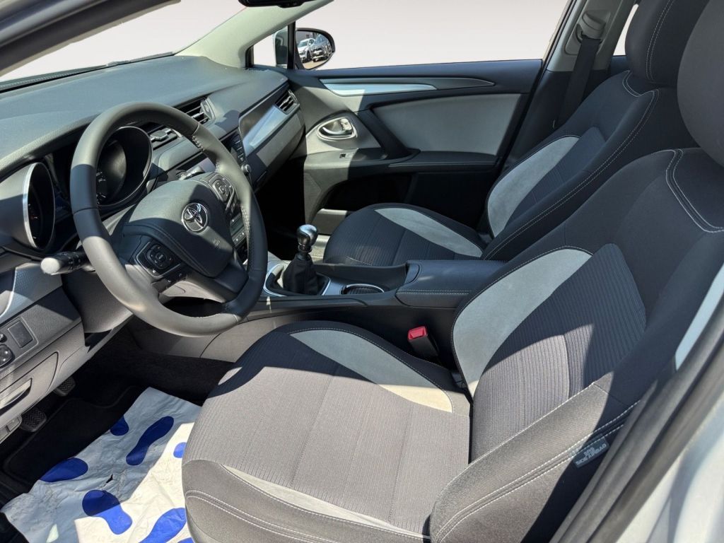 Fahrzeugabbildung Toyota Avensis Touring Sports 1.8 Team Deutschland