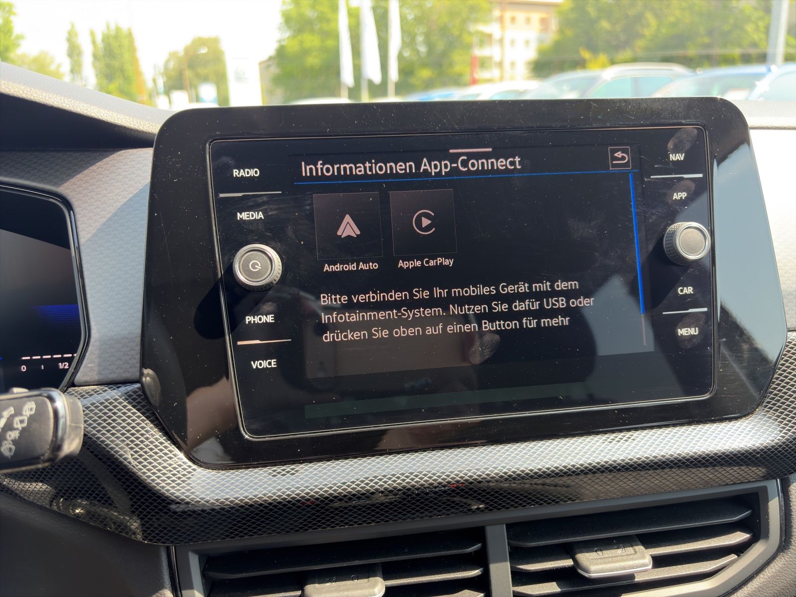 Fahrzeugabbildung Volkswagen T-Cross TSI Life LED AHK AppCon ACC Lane-Assist