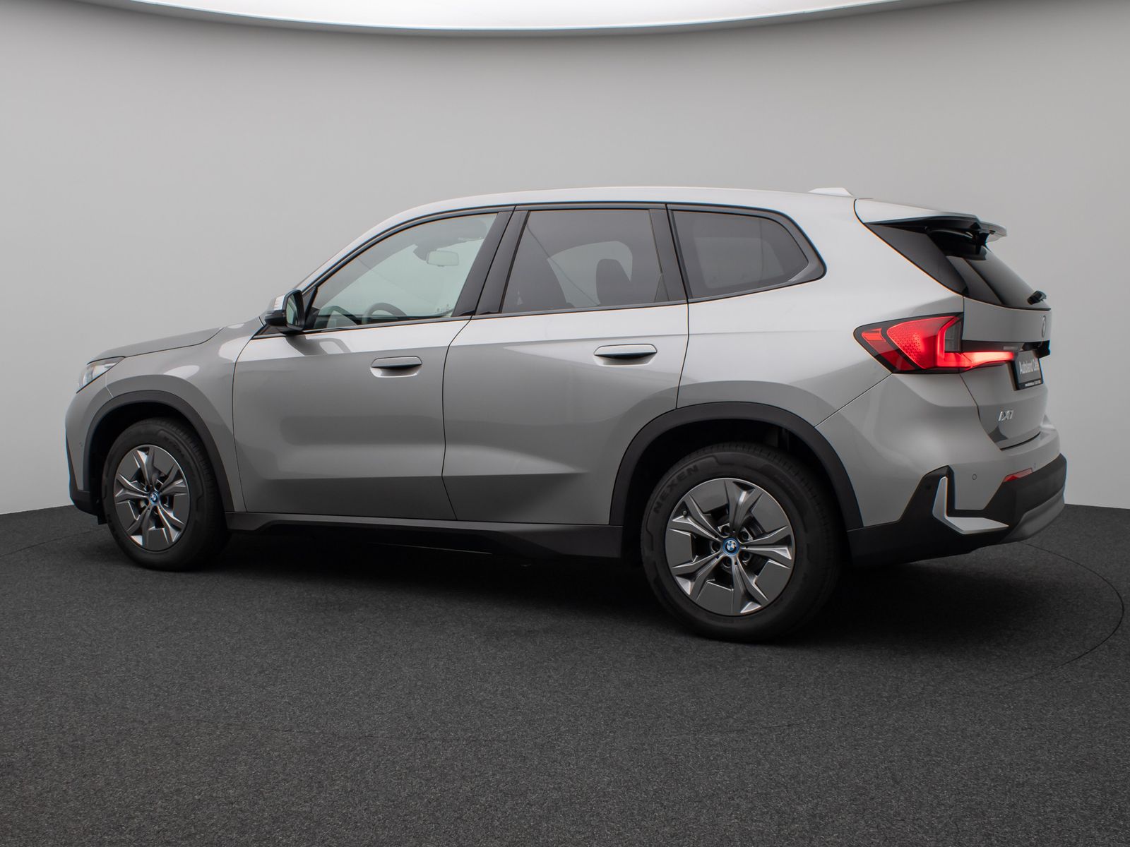 Fahrzeugabbildung BMW iX1 eD20 Kamera DAB Fernlichtassis Komfort Sport