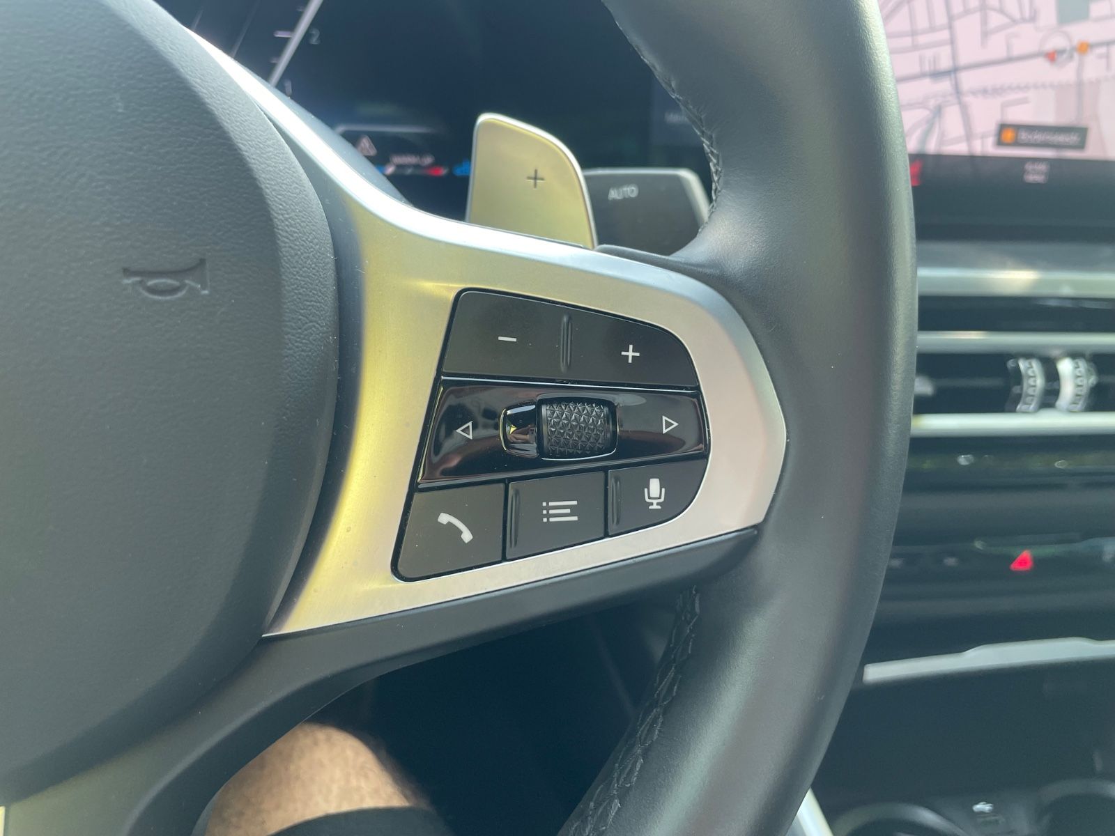 BMW 330 d xDrive M Sport Glasdach Head Up 360°Kamera foto 15