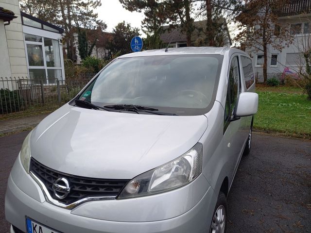 Nissan NV 200 mit zwei Kraftstoffantrieben