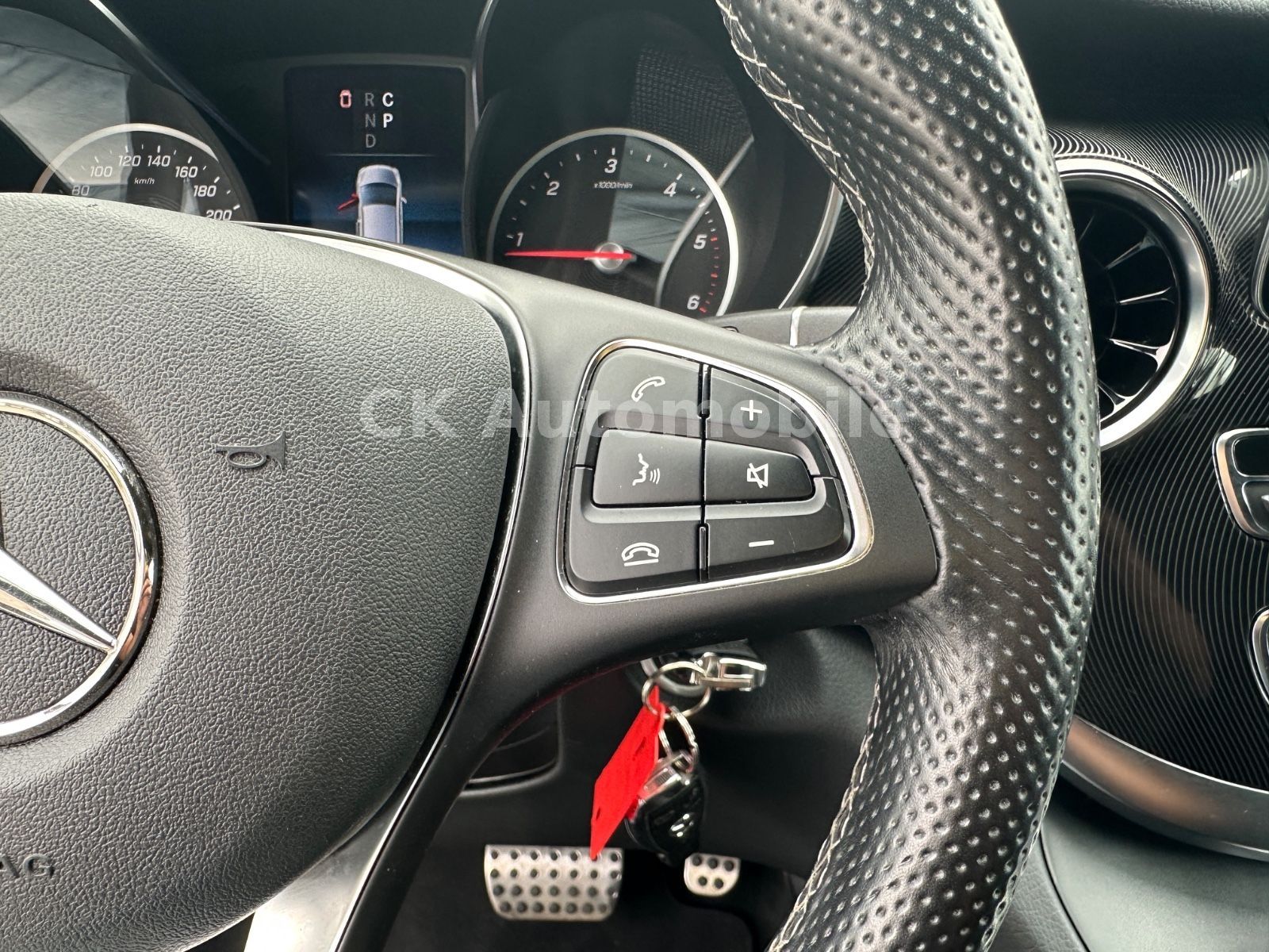 Fahrzeugabbildung Mercedes-Benz V 250d Edition 4MATIC Kompakt AMG-Line / 6 Sitze