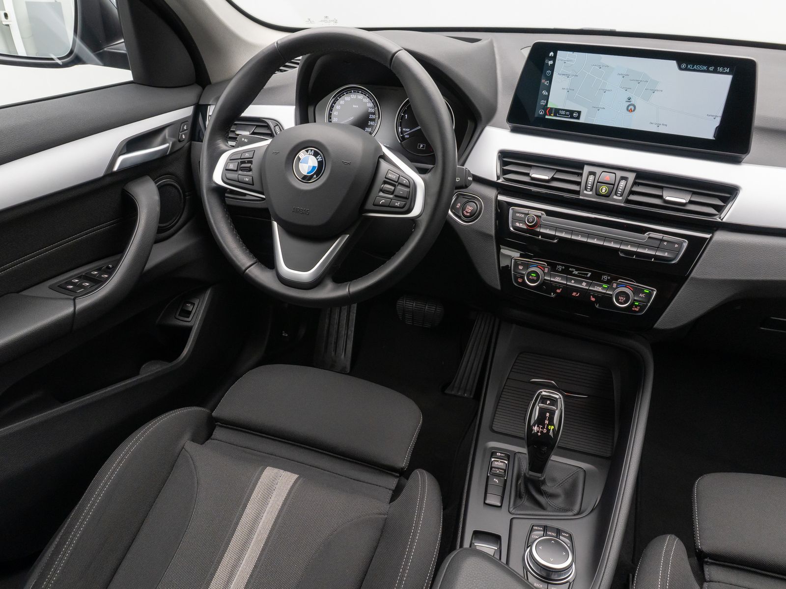 Fahrzeugabbildung BMW X1 sD18i HUD DAB Memory Alarm ParkAss Sportzitz