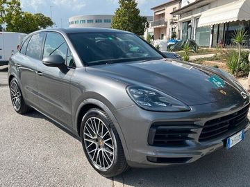 Porsche Cayenne - 1