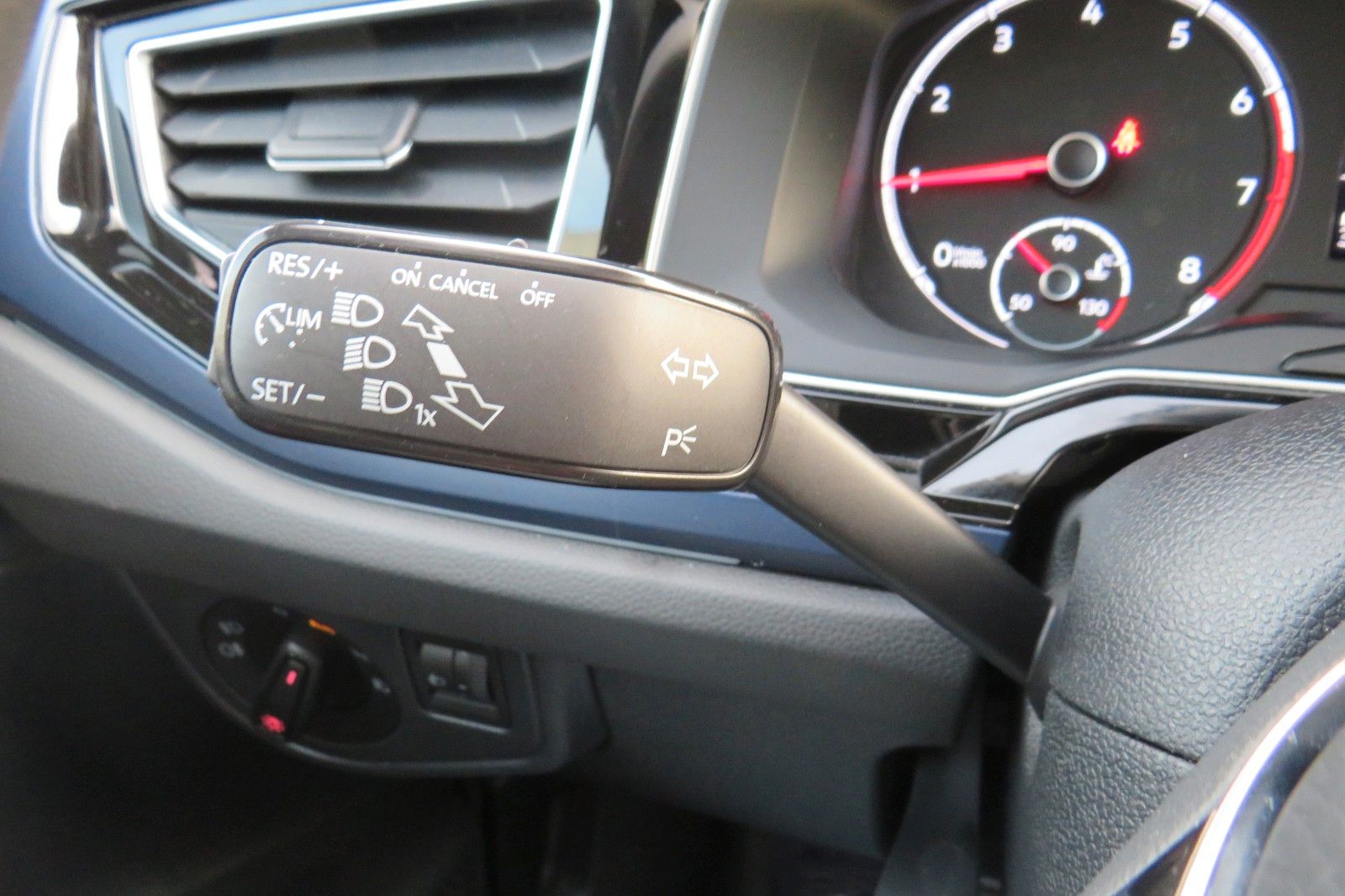 Fahrzeugabbildung Volkswagen Polo United KAMERA SITZH. NAVI KEYLESS APP-CON 1