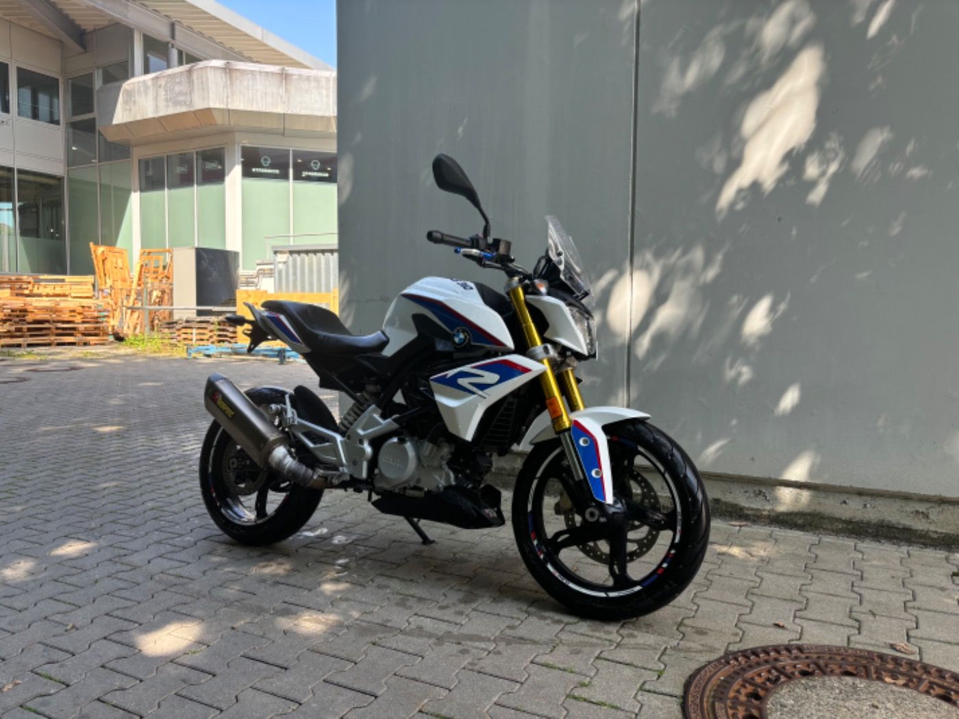 Fahrzeugabbildung BMW G 310 R, Akrapovic, viel Zubehör