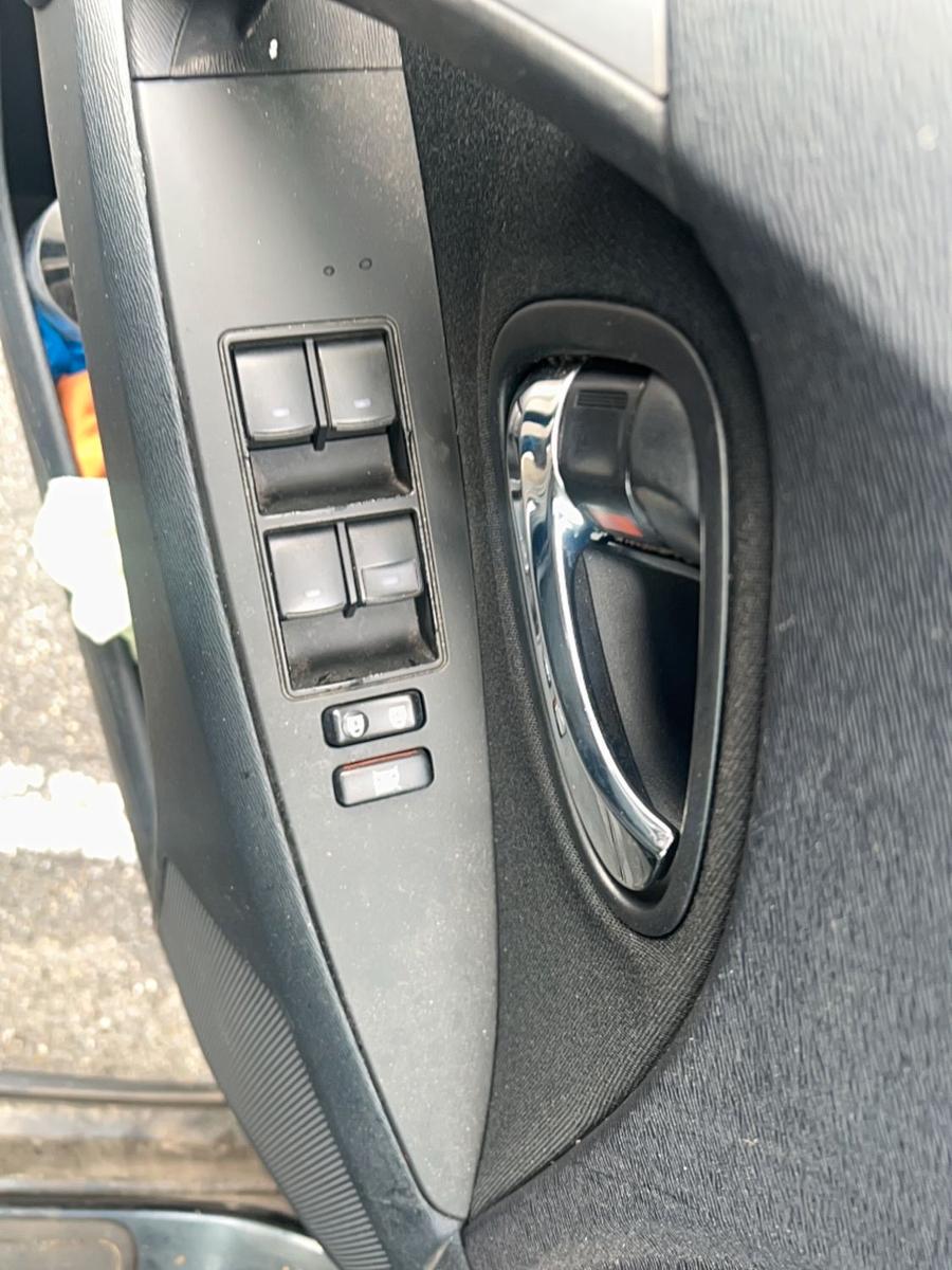 Toyota Avensis 2012 — photo 16
