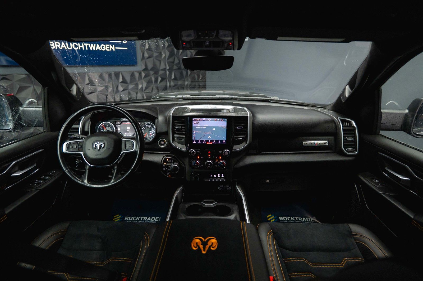 Fahrzeugabbildung Dodge RAM 5.7 V8 HEMI 4x4 OFFROAD Night-Paket *LED*19%