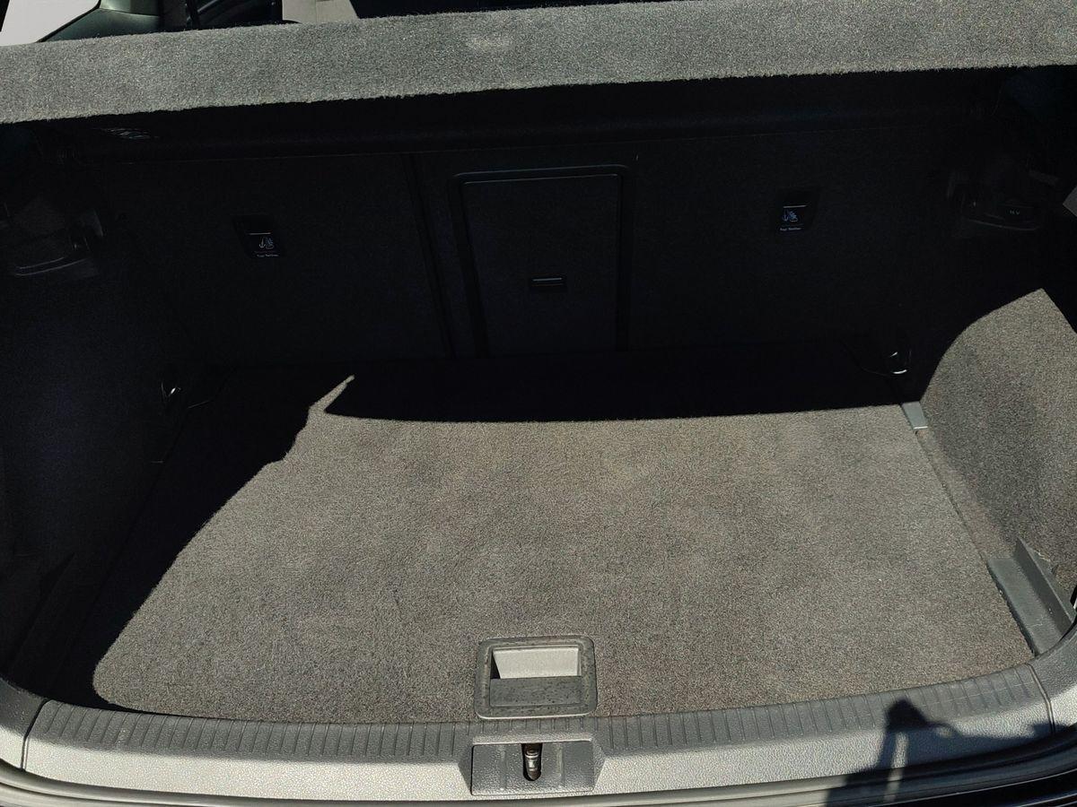 Volkswagen Golf GTI 2.0 TSI DSG +NAVI+XENON+1.HAND+
