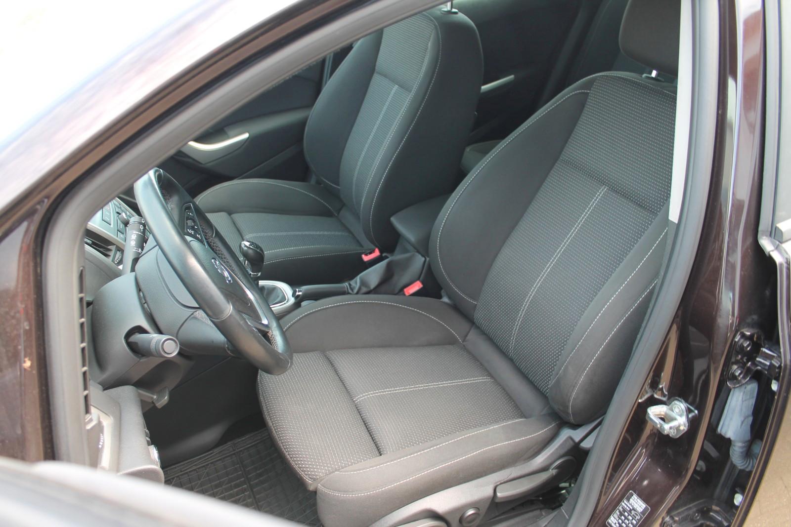 Opel Astra 2011 — photo 13