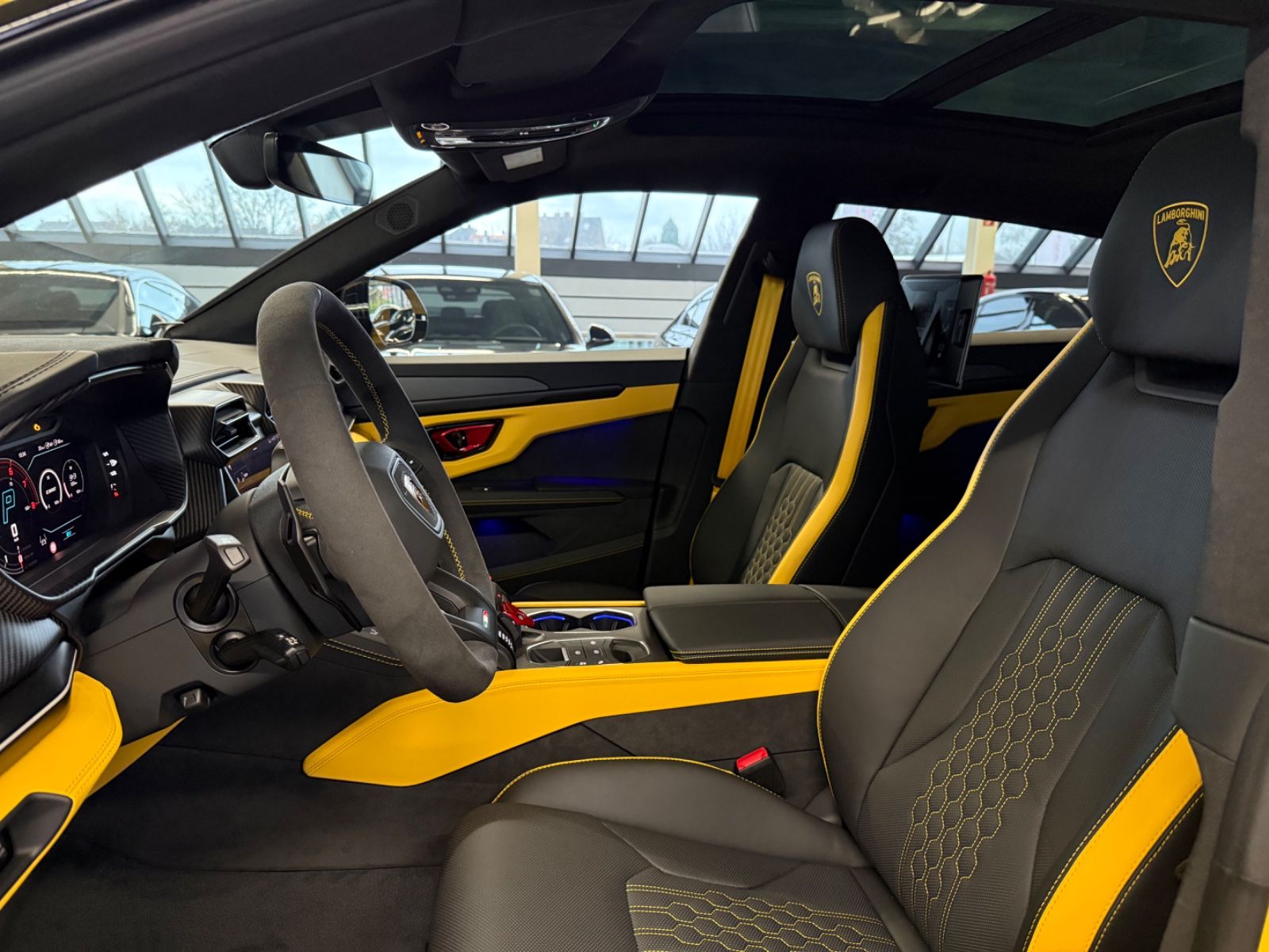 LAMBORGHINI Urus - 6