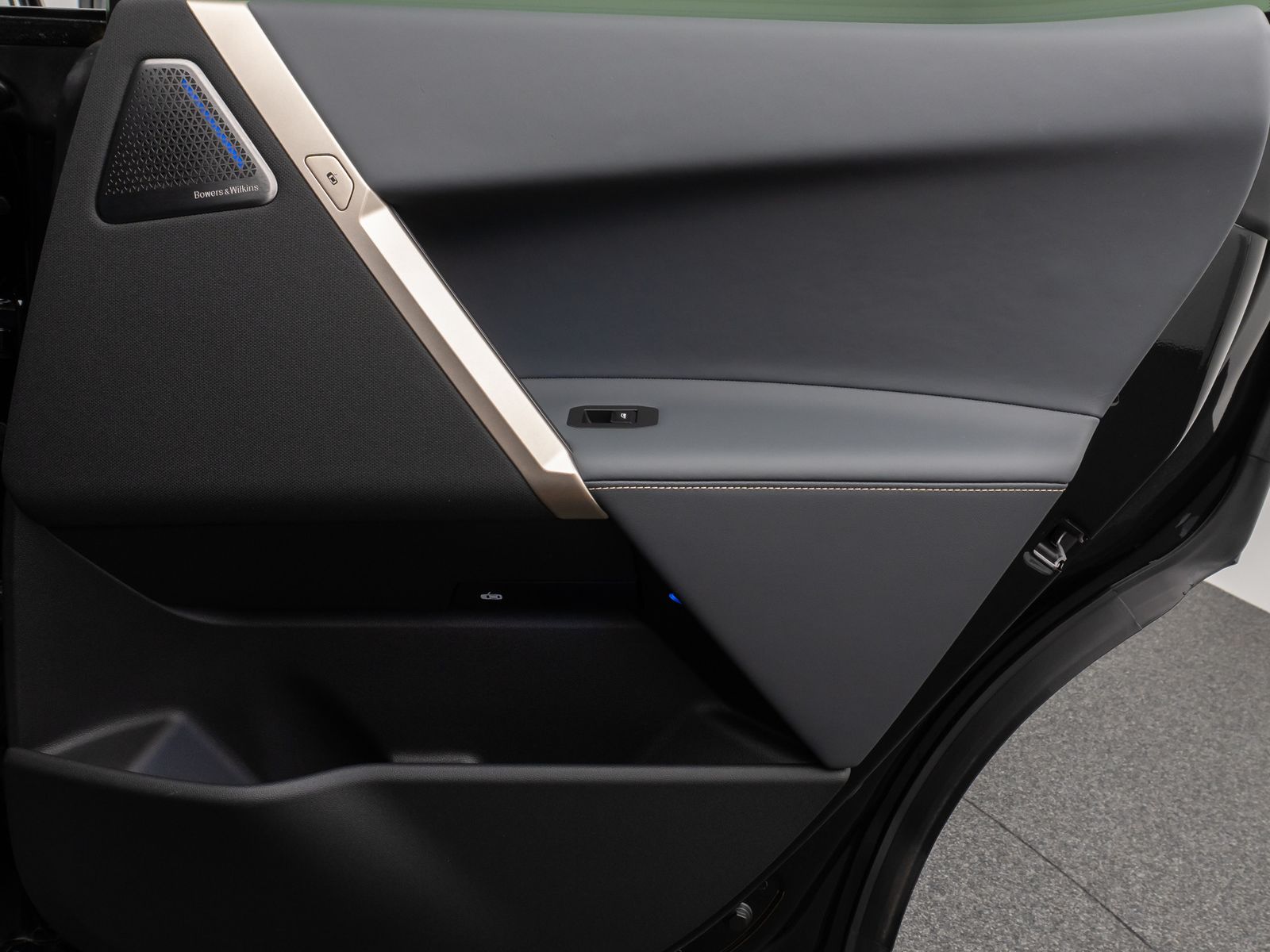 Fahrzeugabbildung BMW iX M60 360°Laser B&W DAB SoftCL ACC AHK 22Zoll