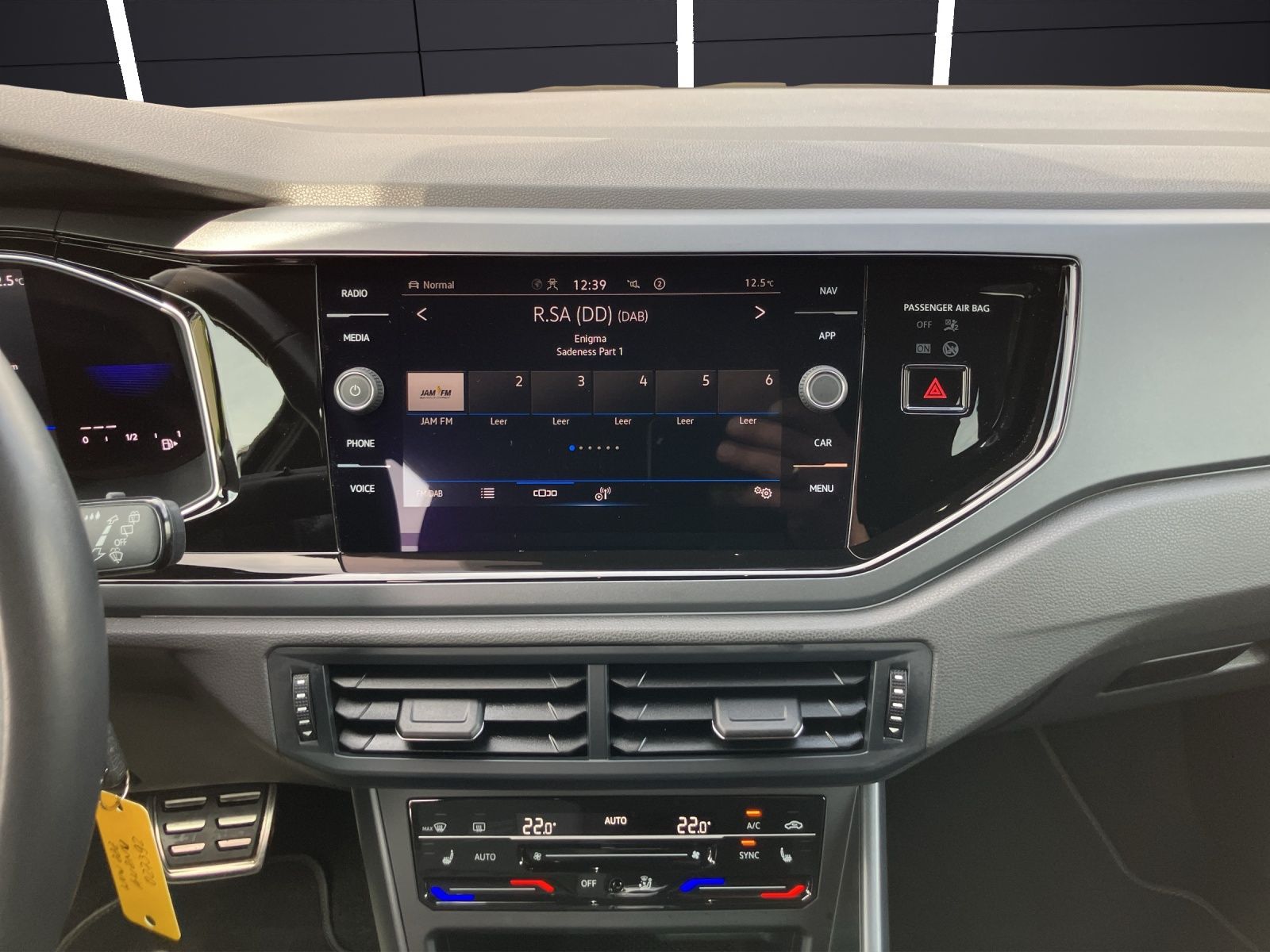 Fahrzeugabbildung Volkswagen Polo TSI R-line DSG Matrix AID RFK SH LM