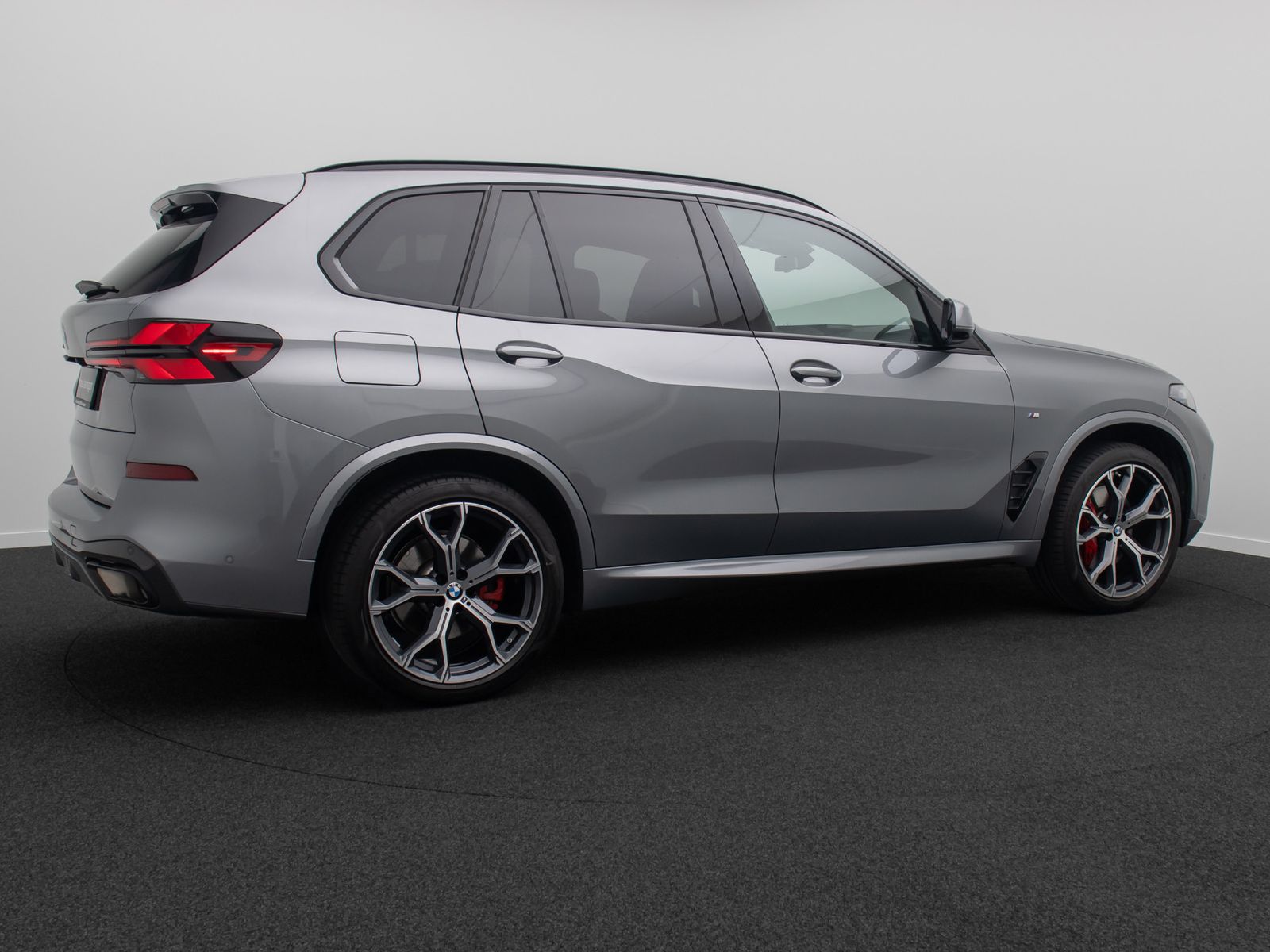 Fahrzeugabbildung BMW X5 xD40d M Sport HUD 360&deg; SoftClose DAB AHK 21"