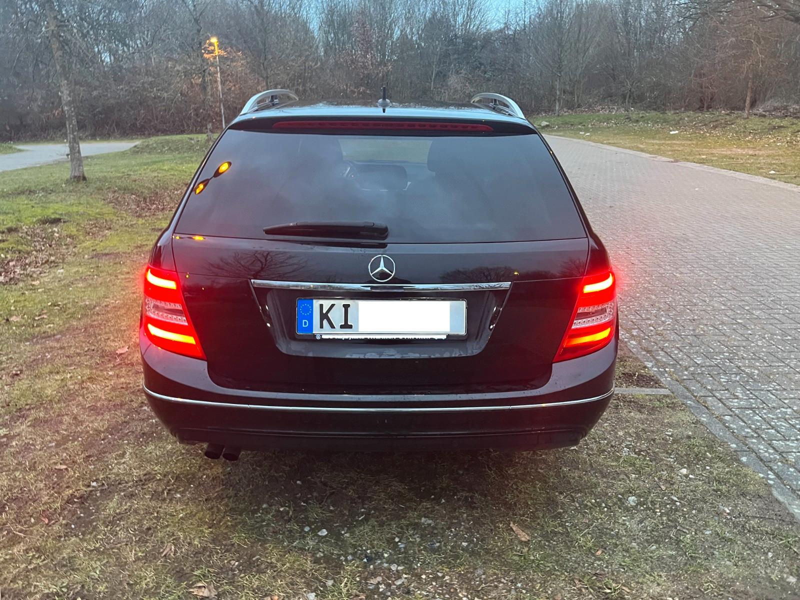 Mercedes-Benz C200 2011 — rear view