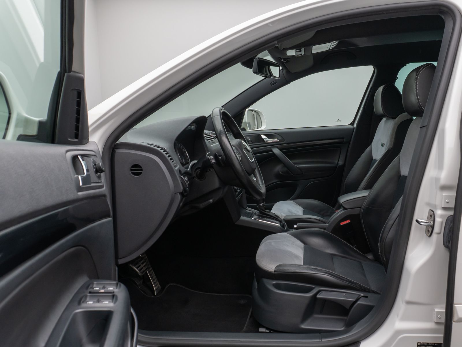 Fahrzeugabbildung SKODA Octavia Combi RS Xenon PDC Navi Sport