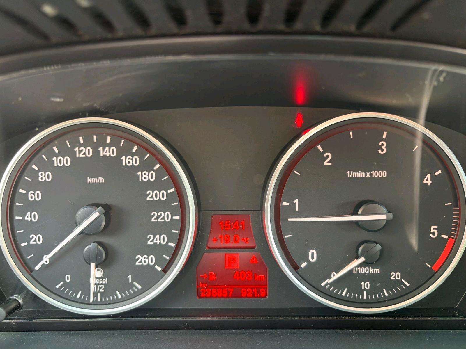 BMW 520 2010 — photo 14