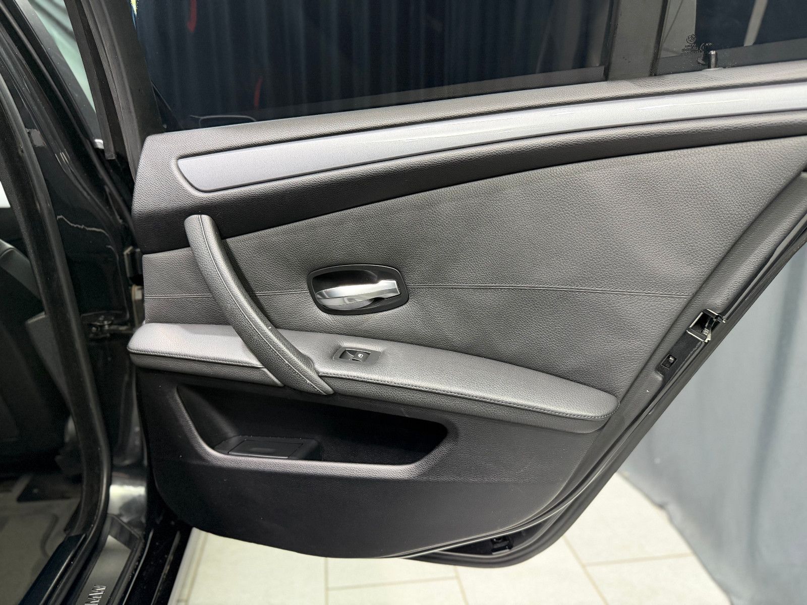 Fahrzeugabbildung BMW 523I Touring |PDC|PANO|NAVI|LEDER