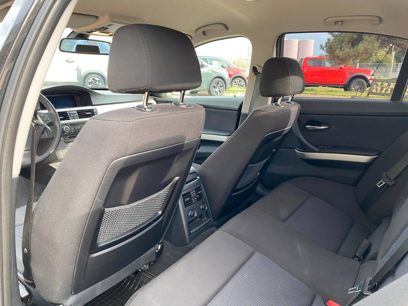 Fahrzeugabbildung BMW 318 Baureihe 3 Lim. 318i
