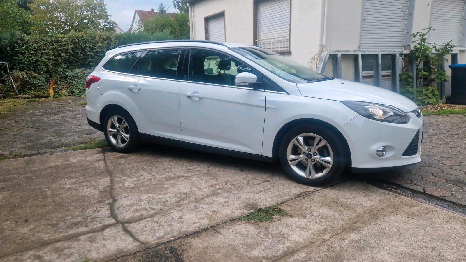 Ford Focus 2012 — interior