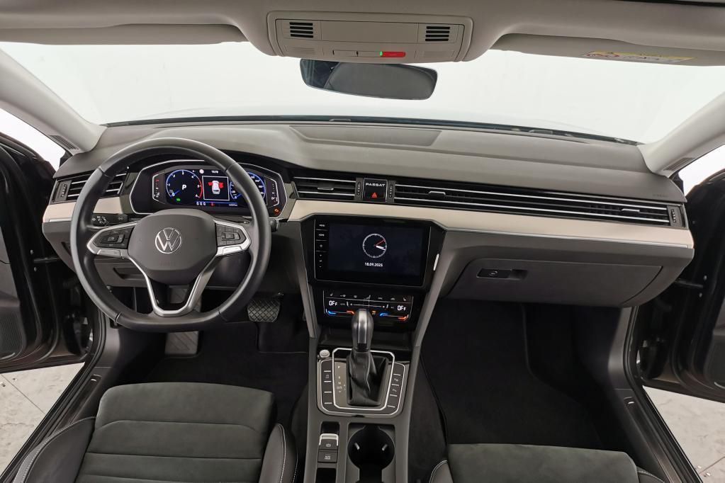 Volkswagen Passat Variant Elegance 2.0 TDI SCR Pano*PDC*RFK