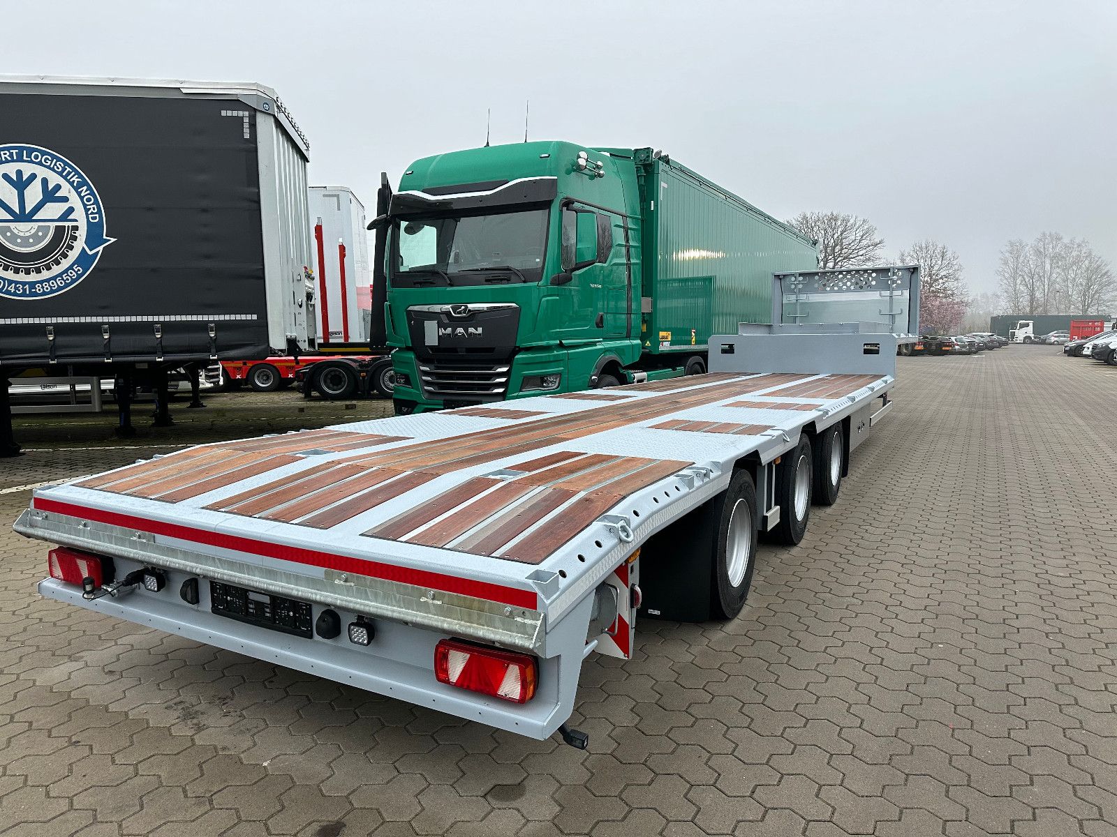 Fahrzeugabbildung Andere Tieflader Zwangslenkung Betonteile Fertigteile