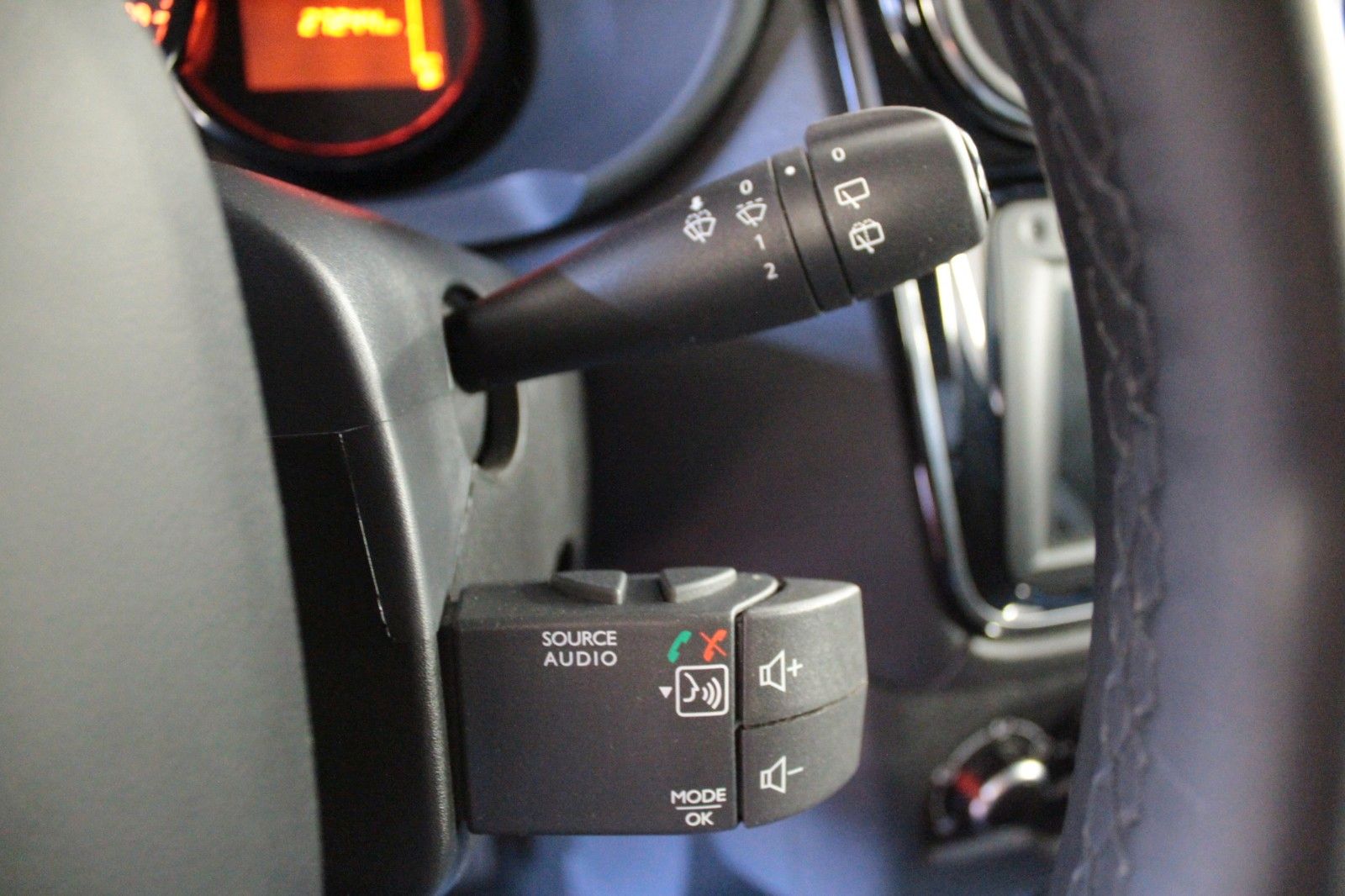 Fahrzeugabbildung Dacia Lodgy Blue dci115 Stepway*7-Sitzer*Navi*Sitzhzg*