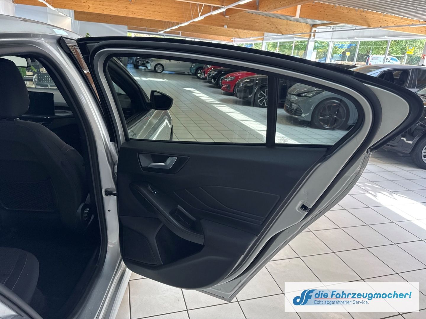 Fahrzeugabbildung Ford Focus ST-Line Navi LED ACC Apple CarPlay Android