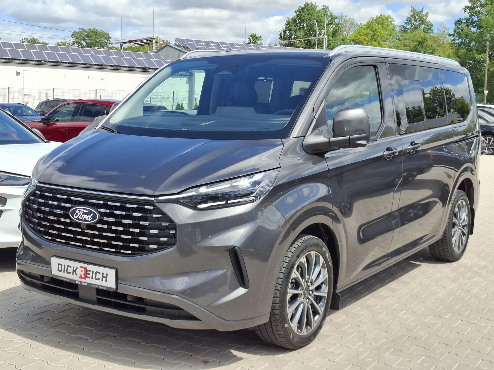Fahrzeugabbildung Ford Tourneo Custom L1 Titanium X MATRIX*STANDH.*AHK