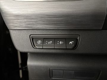 Fotografie des Nissan Townstar DIG-T 130 Kombi L2 N-Connecta 7 Sitze