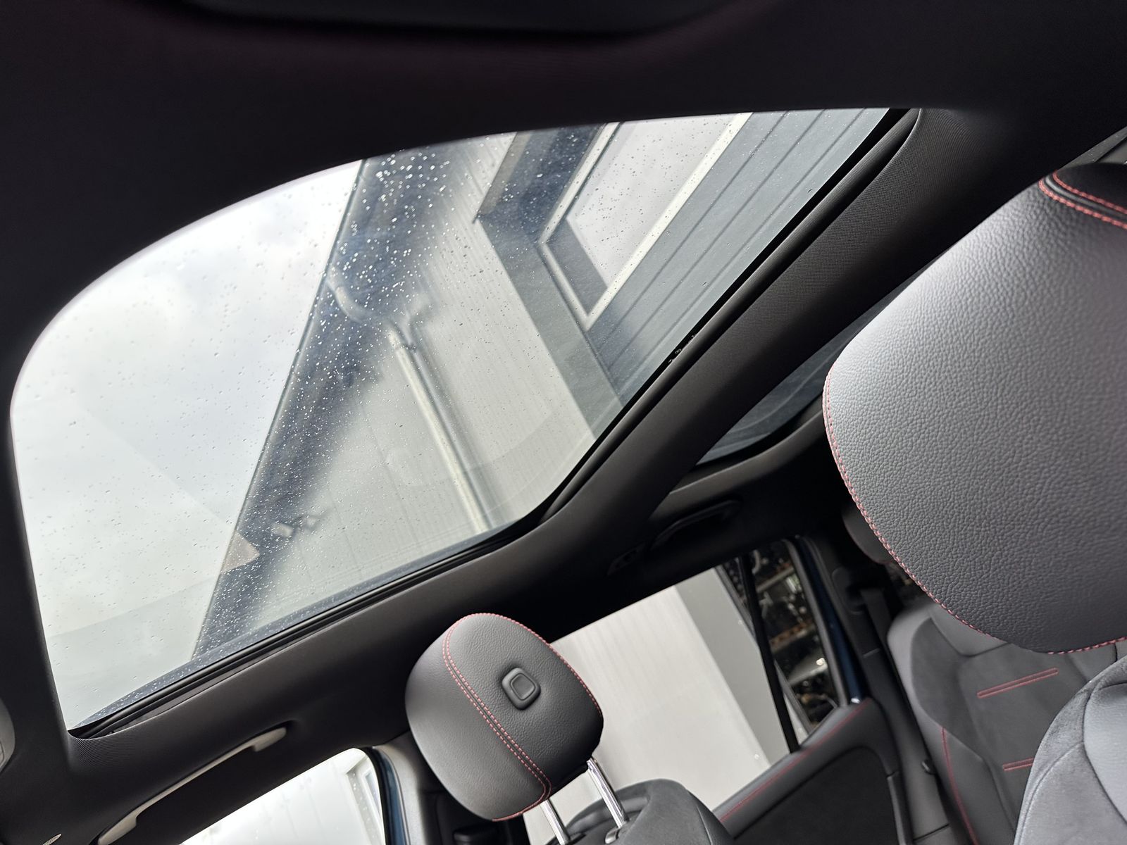 Fahrzeugabbildung Mercedes-Benz GLB 220d 4Matic AMG-Line NAV+LED+PANO+AHK+360°