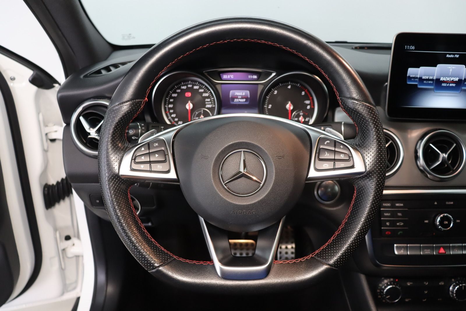 Fahrzeugabbildung Mercedes-Benz GLA 220 d AMG-line * LED * Navi * Pano