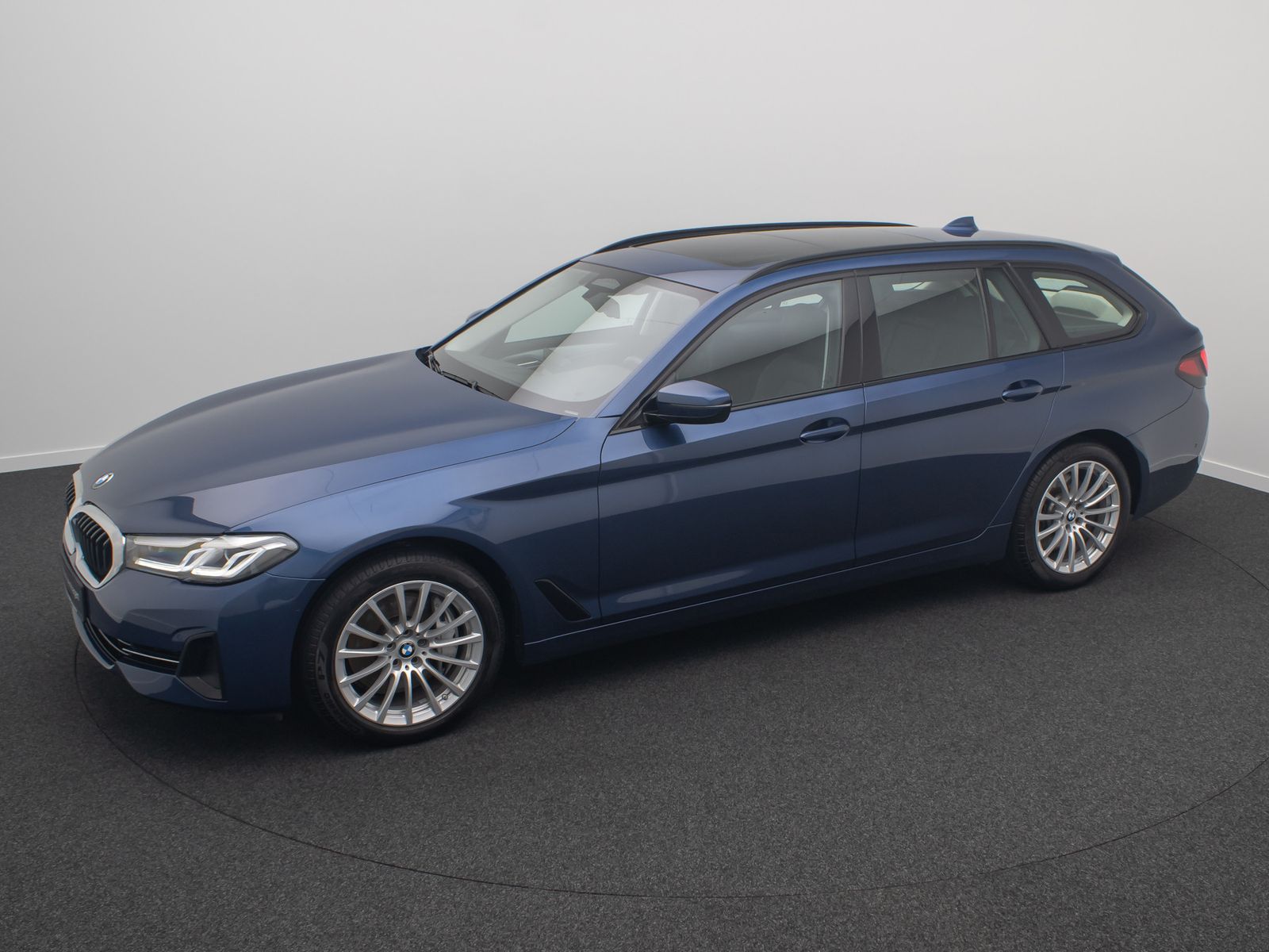 Fahrzeugabbildung BMW 540d xD Panorama Kamera DAB HiFi Lenkrhzg Sport