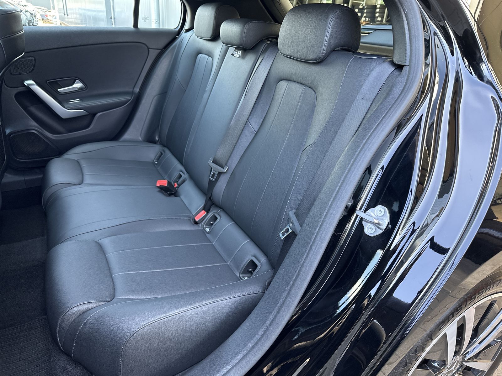 Fahrzeugabbildung Mercedes-Benz A 250e Progressive NAV+LED+PANO+360°+WIDESCREEN