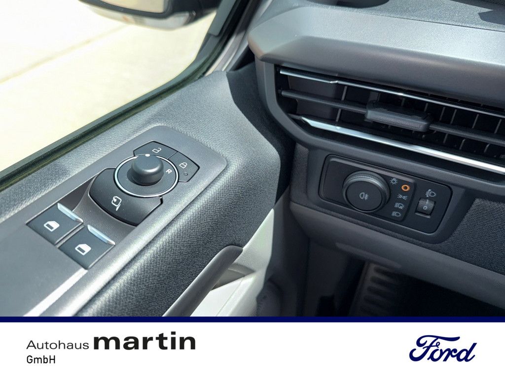 Fahrzeugabbildung Ford Tourneo Custom 2.0 Eco Blue 320 L1 Aut Titanium