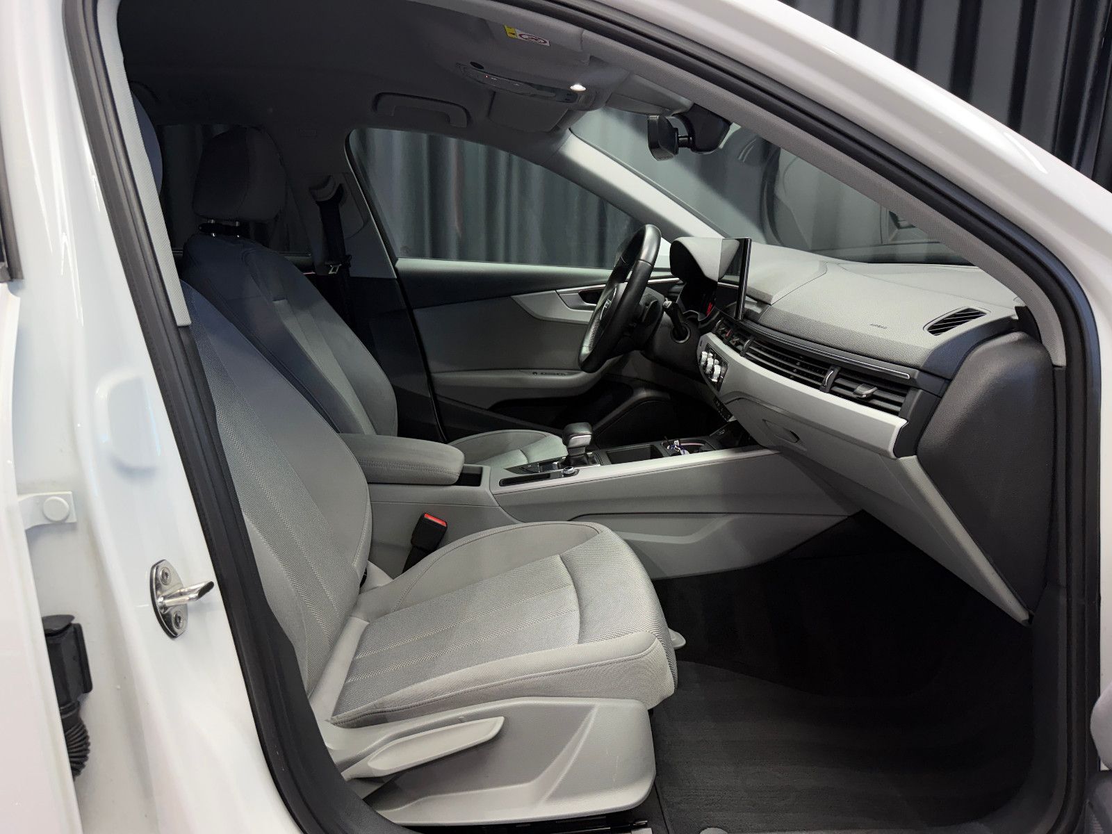 Fahrzeugabbildung Audi A4 Avant 35 TDI advanced|MATRIX|LCI|RF-KAMERA