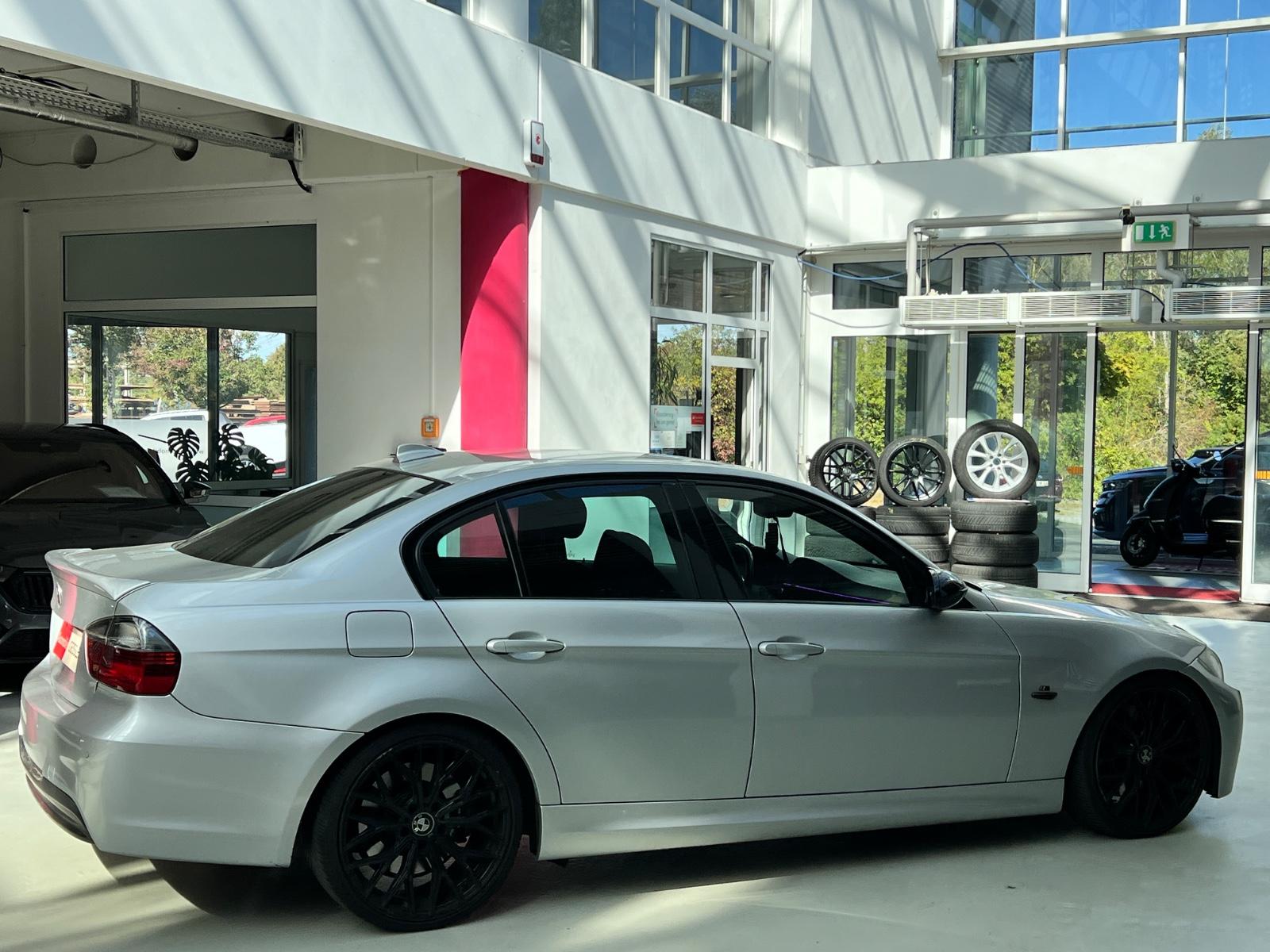 BMW 330i M-Paket | 272 ch | BVM | Alcantara | GPS Professional | Sièges chauffants | Xénon