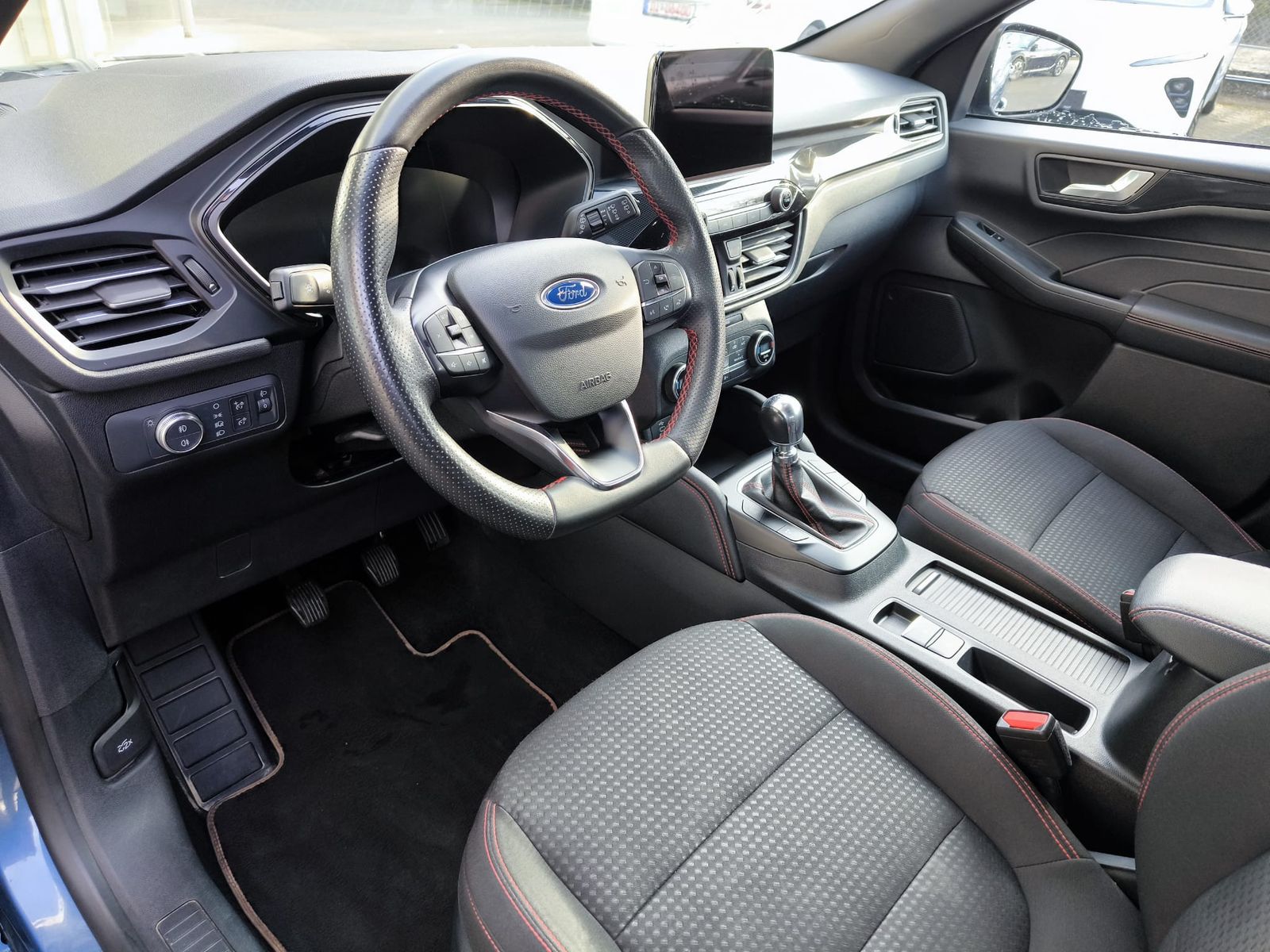 Fahrzeugabbildung Ford Kuga 1.5 EB ST-Line VIRTU+NAVI+LED+KAM+PDC+18"LM