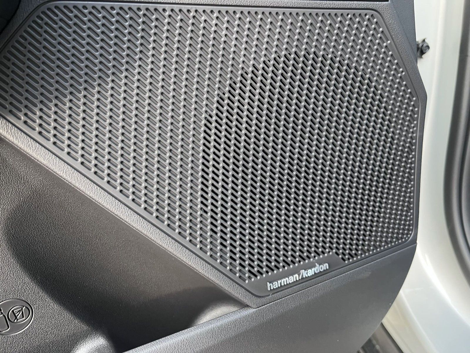 Fahrzeugabbildung Kia EV5 Kamera Totwinkel Ambiente LED Sound uvm.