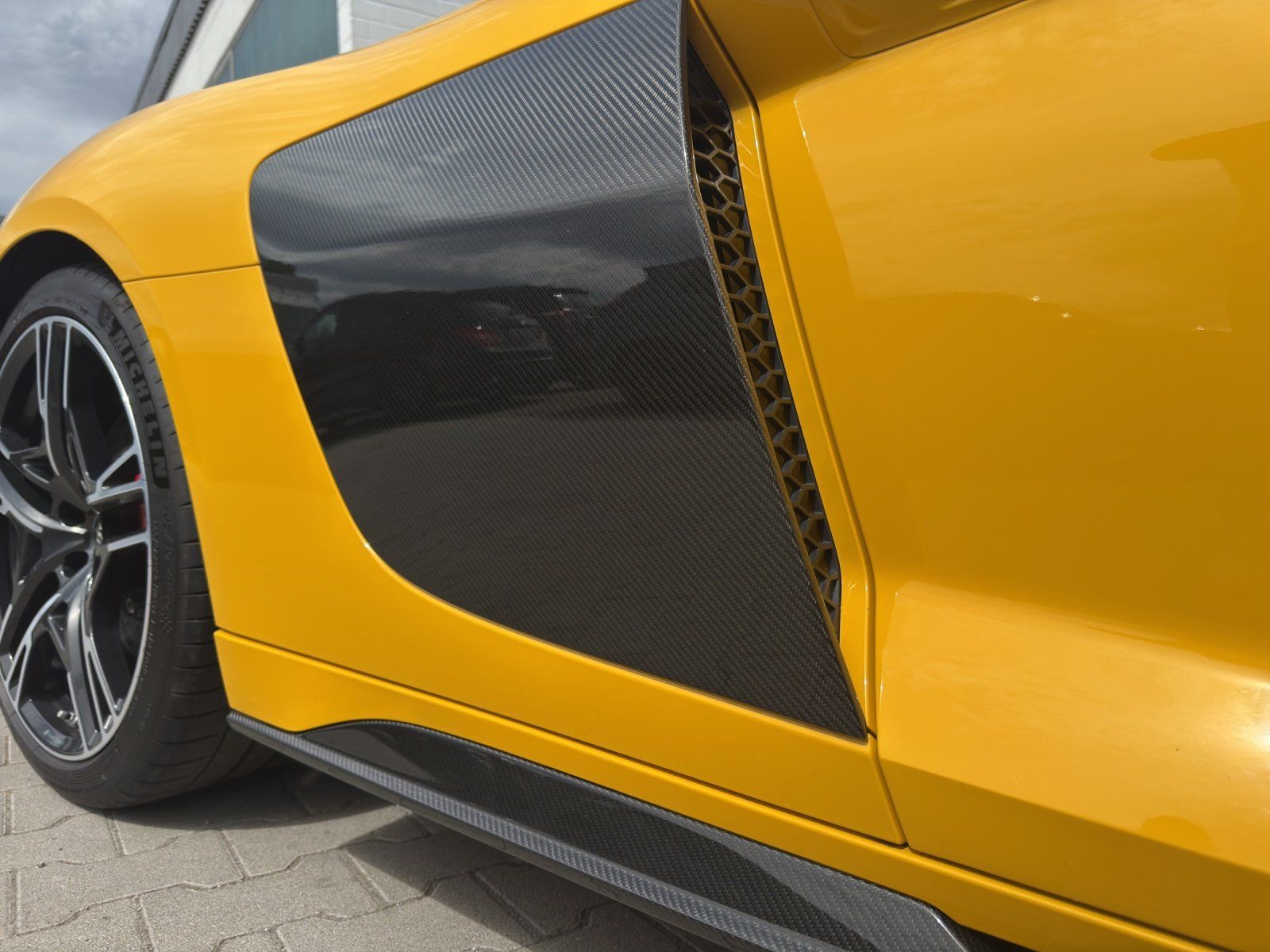 Fahrzeugabbildung Audi R8 5.2 FSI quattro Spyder Performance/CARBON/B&O