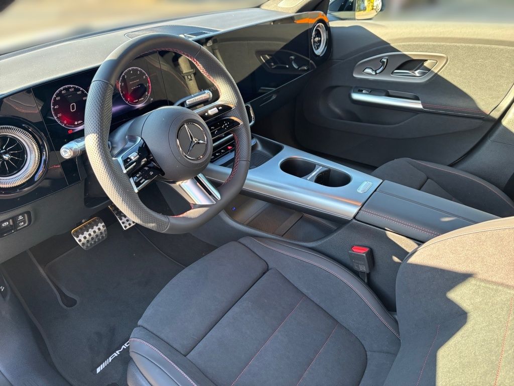 Fahrzeugabbildung Mercedes-Benz CLA 200 4MATIC +AMG+NIGHT+AHK+MULTIEBEAM+360GRAD