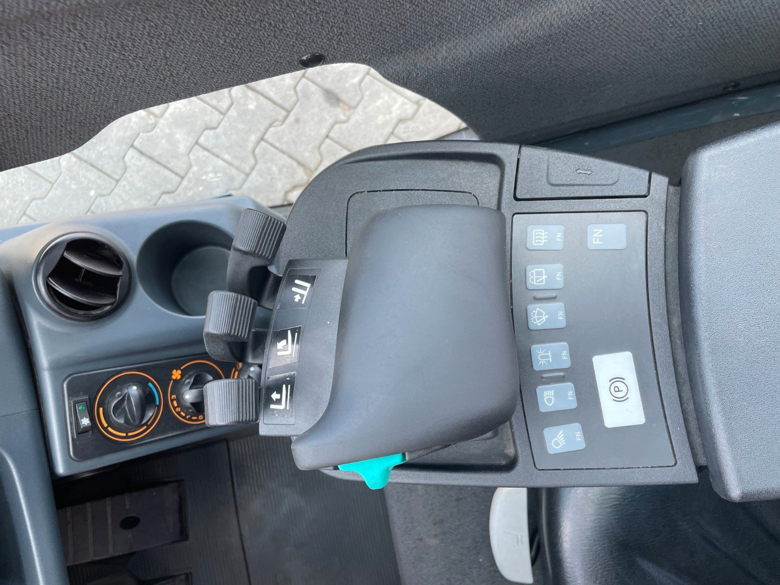 Fahrzeugabbildung Jungheinrich DFG 316s / Triplex: 4.4m / 2.008h / Klima / SS