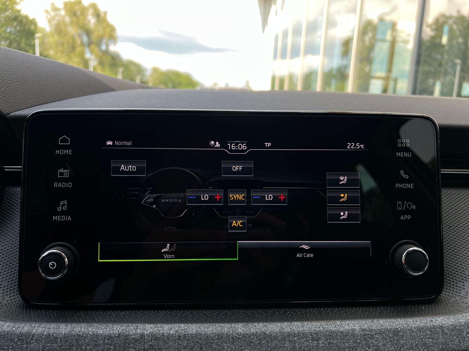 Fahrzeugabbildung SKODA Kamiq Selection 1.0 TSI DSG *AHK, ACC, LED, Kame