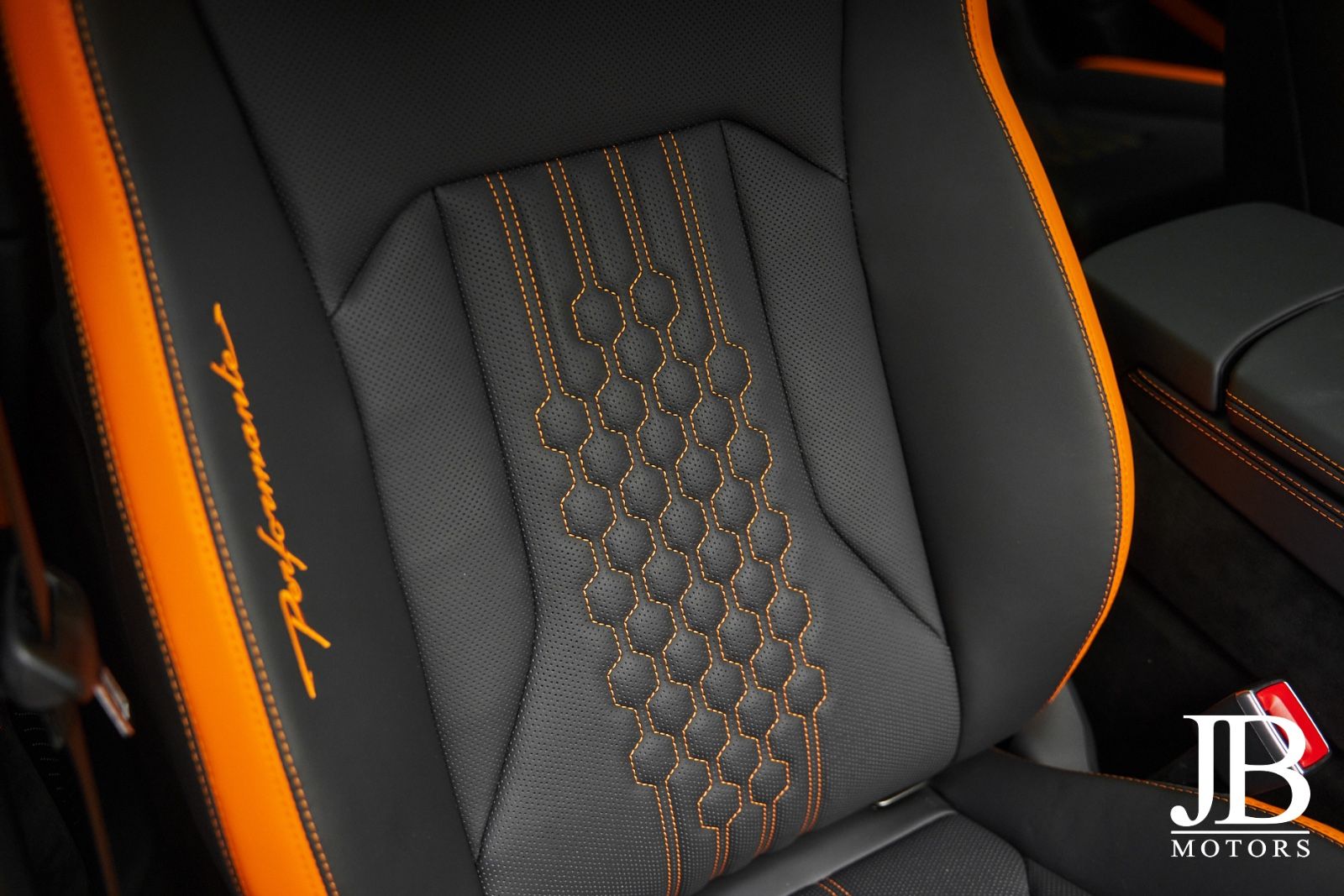 Fahrzeugabbildung Lamborghini Urus Performante Carbon Head-Up Akrapovic