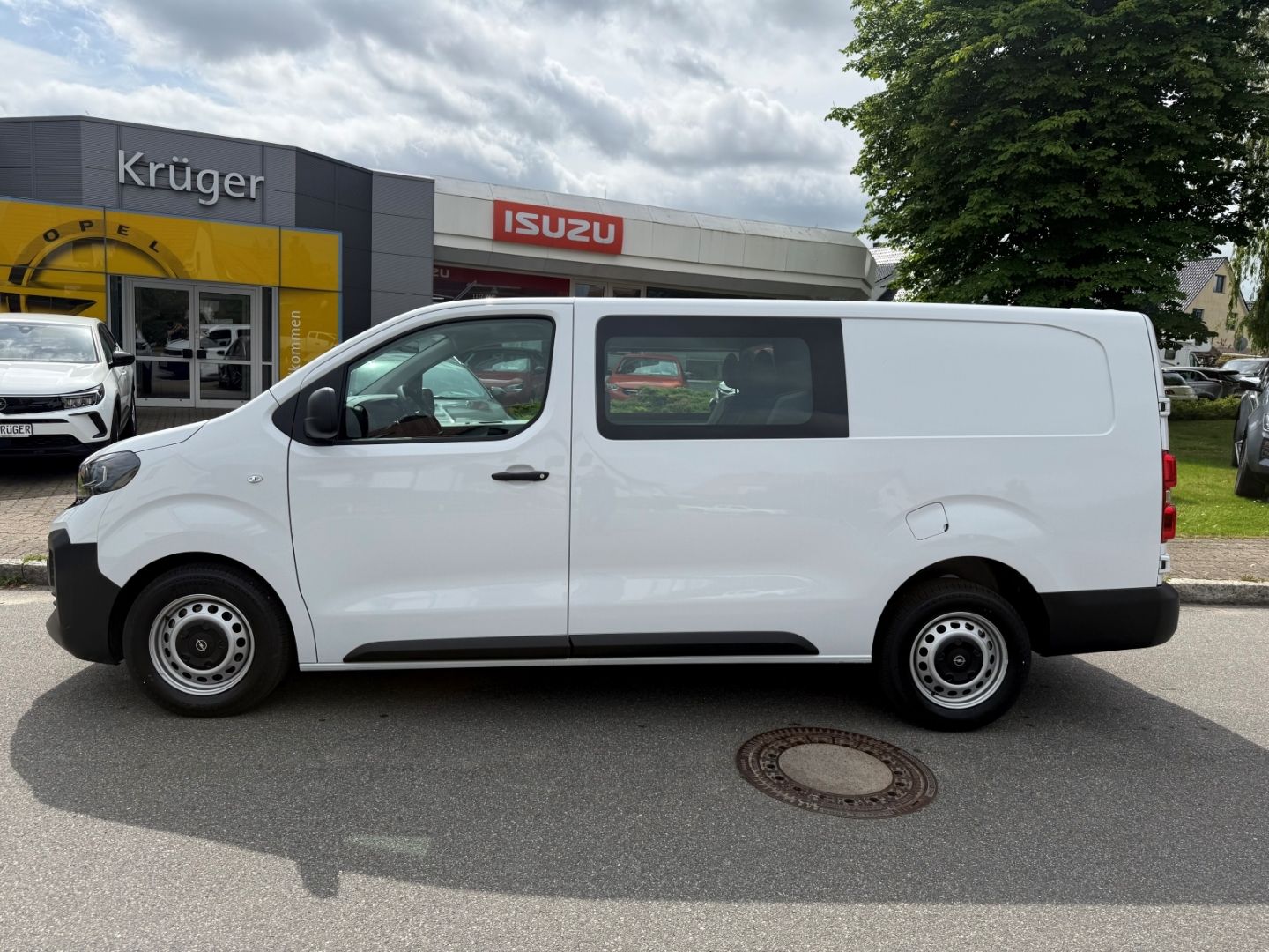 Fahrzeugabbildung Opel Vivaro 2.2 XL +SHZ+LHZ+Kamera+Laderaumschutz