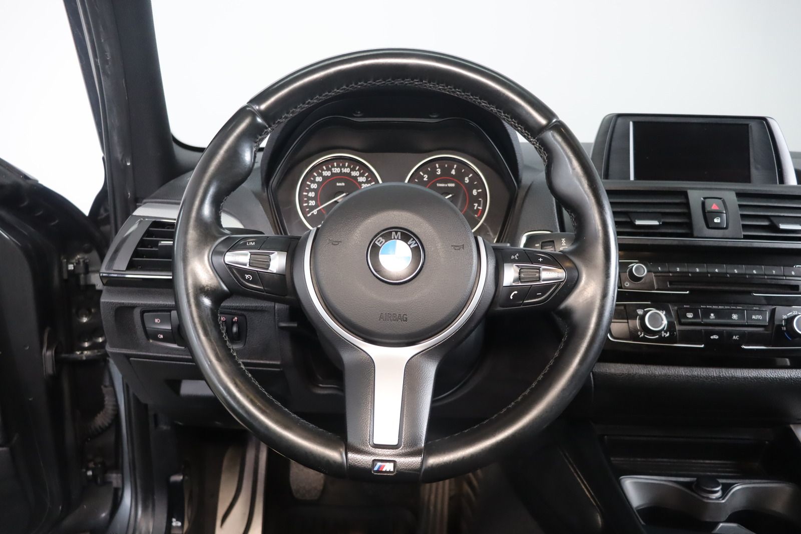 Fahrzeugabbildung BMW 118 i M Sport Paket 1. Hand