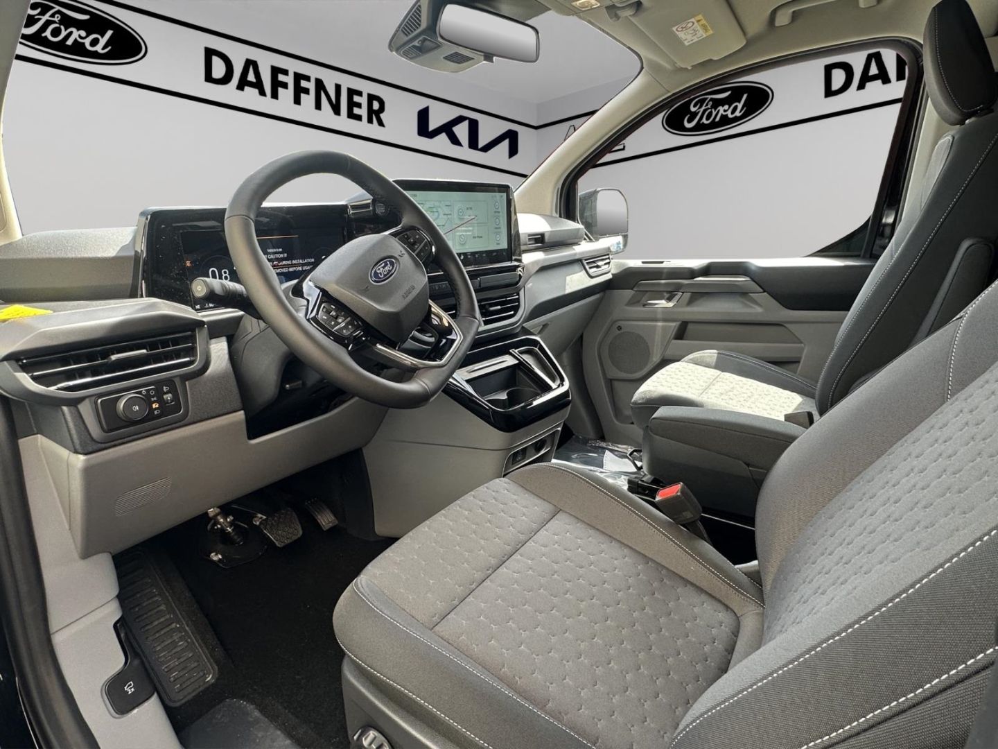 Fahrzeugabbildung Ford Tourneo Custom Bus 320 L1 Titanium FWD Titanium